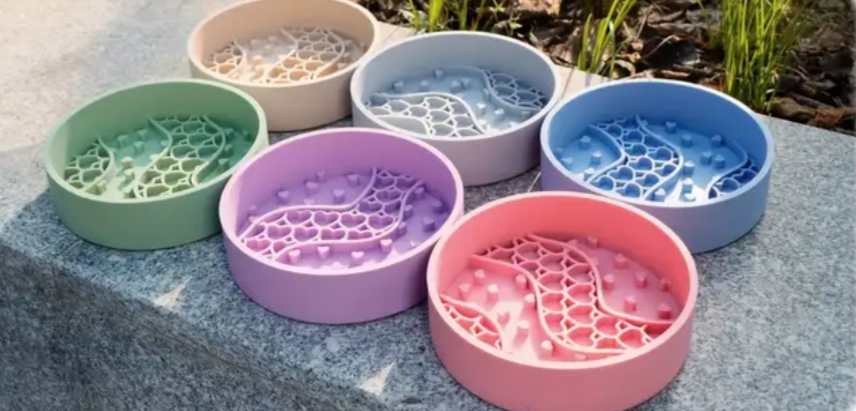 Love heart design enrichment bowl