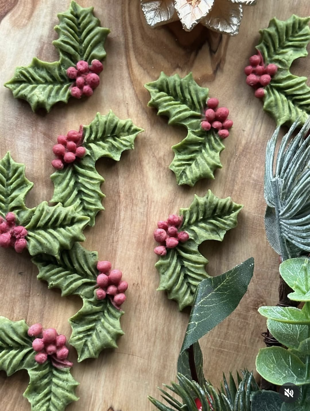 Mistletoe Nibbles | Natural Goat's Milk Treats For Dogs and Cats